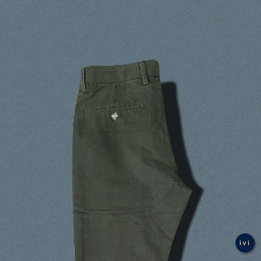 Military green straight cut chinos trouser